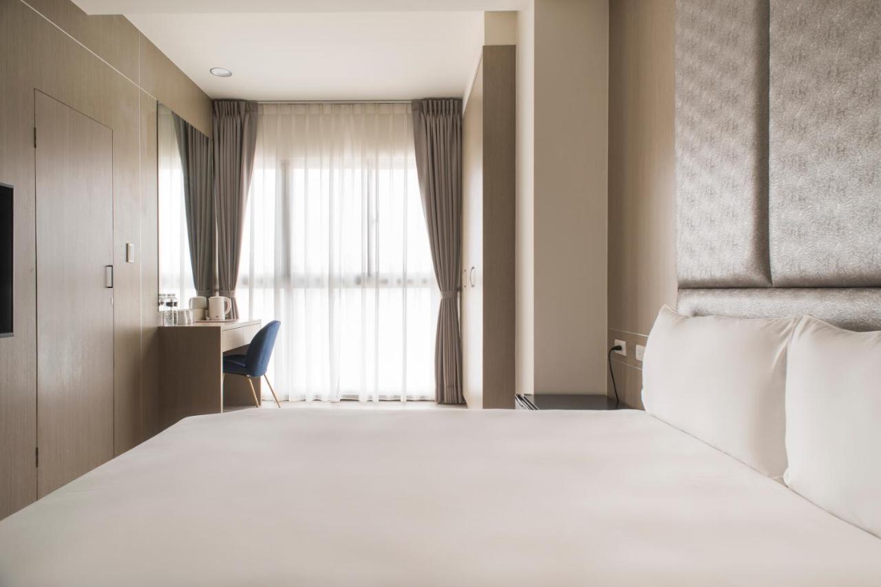 Whoops Hotel Тайджун Екстериор снимка