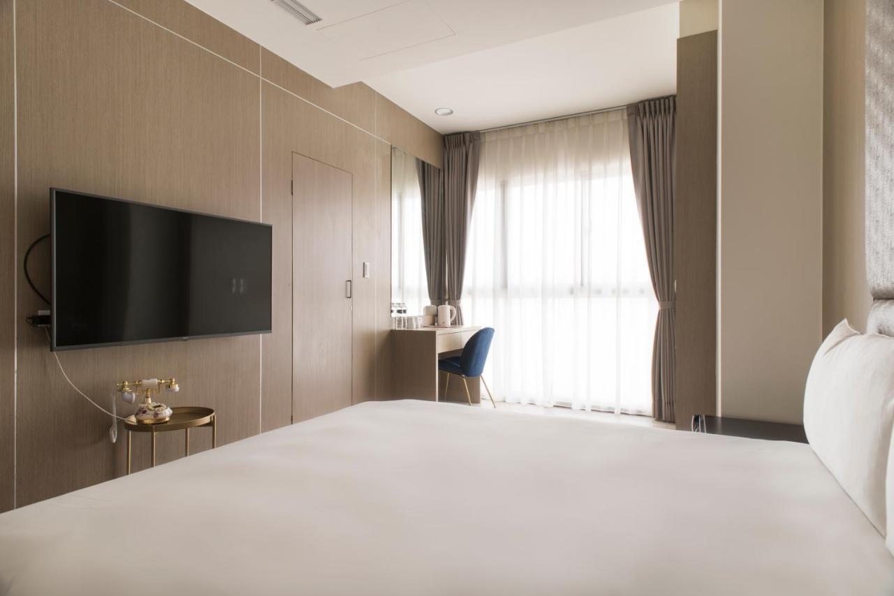 Whoops Hotel Тайджун Екстериор снимка