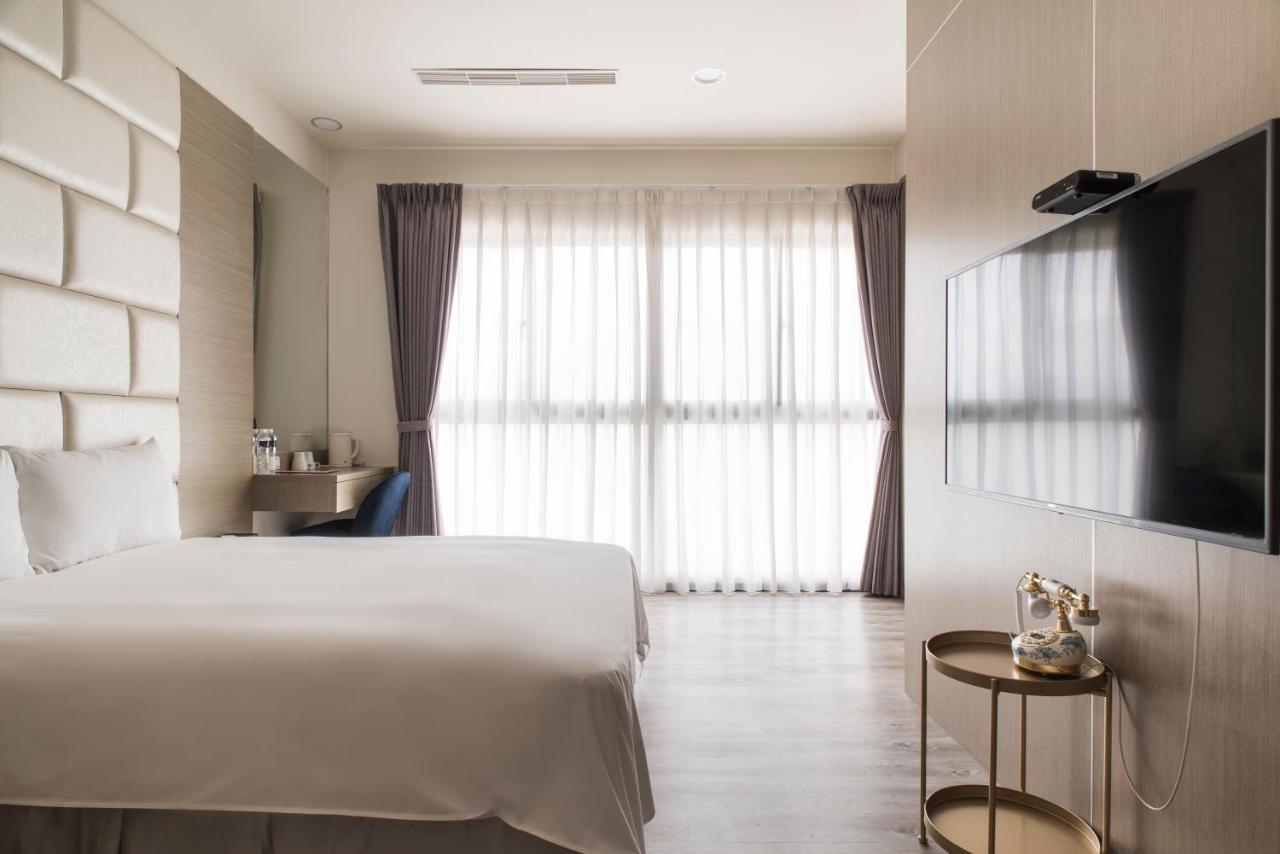 Whoops Hotel Тайджун Екстериор снимка