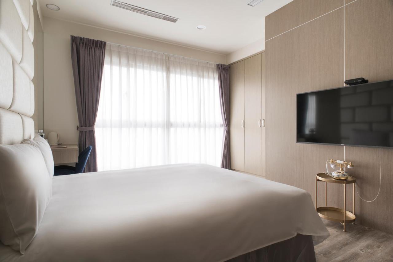Whoops Hotel Тайджун Екстериор снимка
