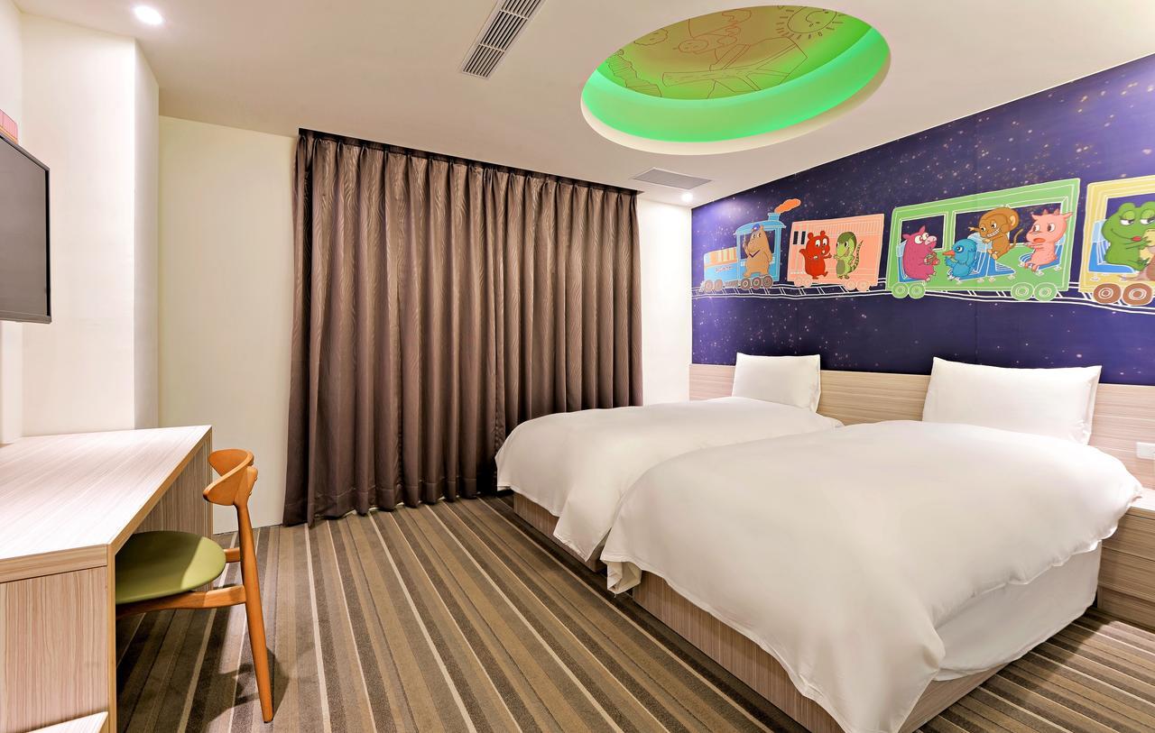 Whoops Hotel Тайджун Екстериор снимка