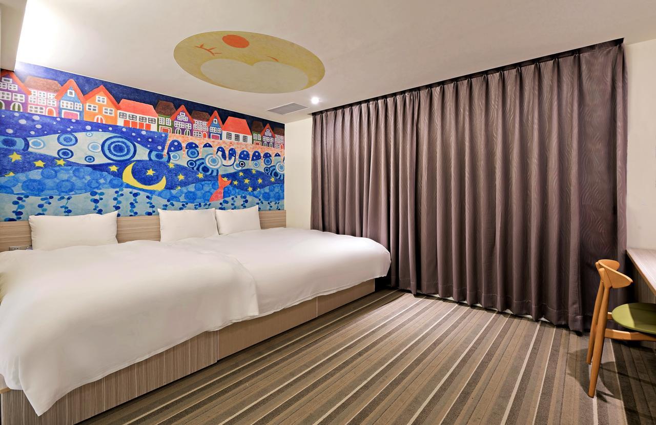 Whoops Hotel Тайджун Екстериор снимка