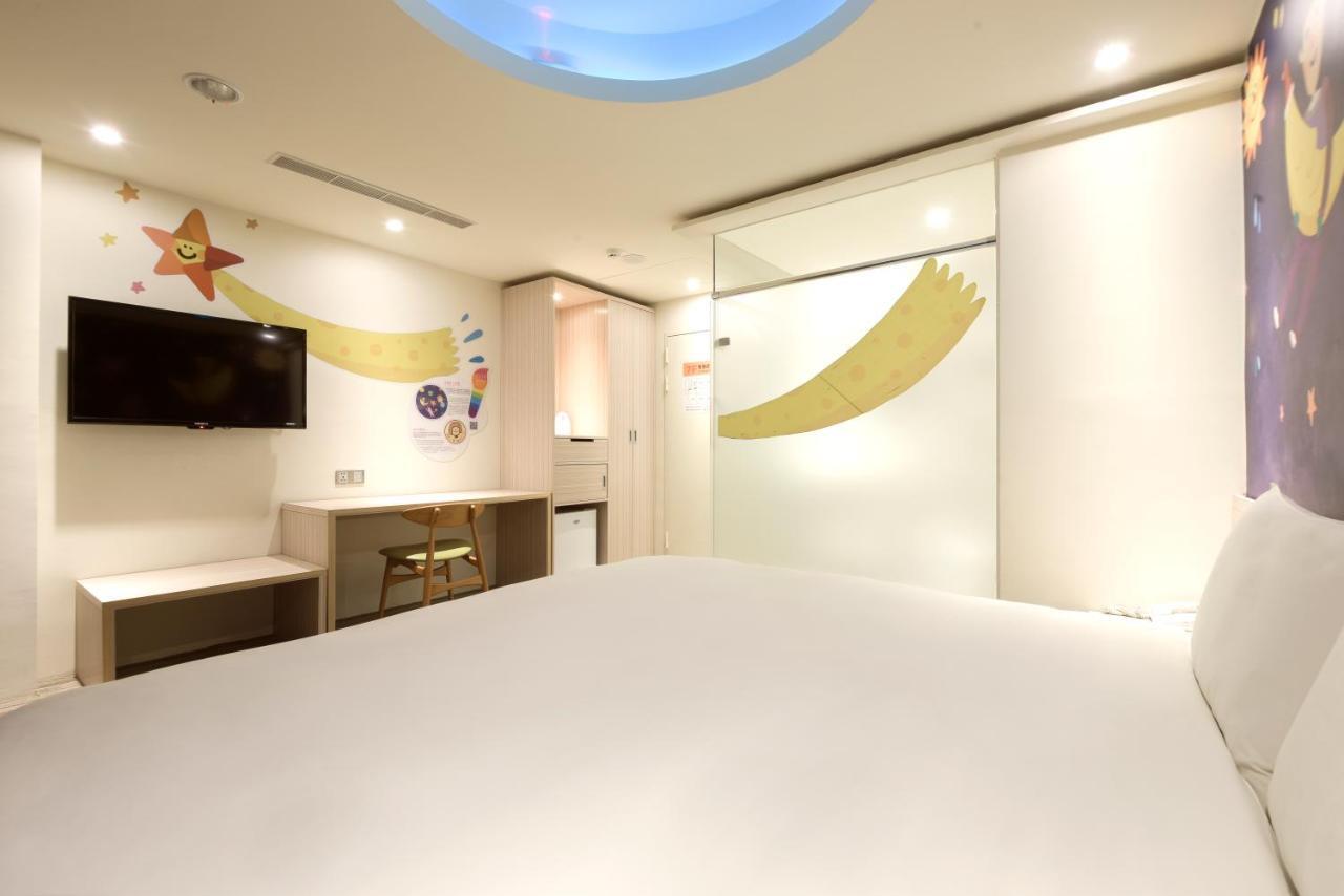 Whoops Hotel Тайджун Екстериор снимка
