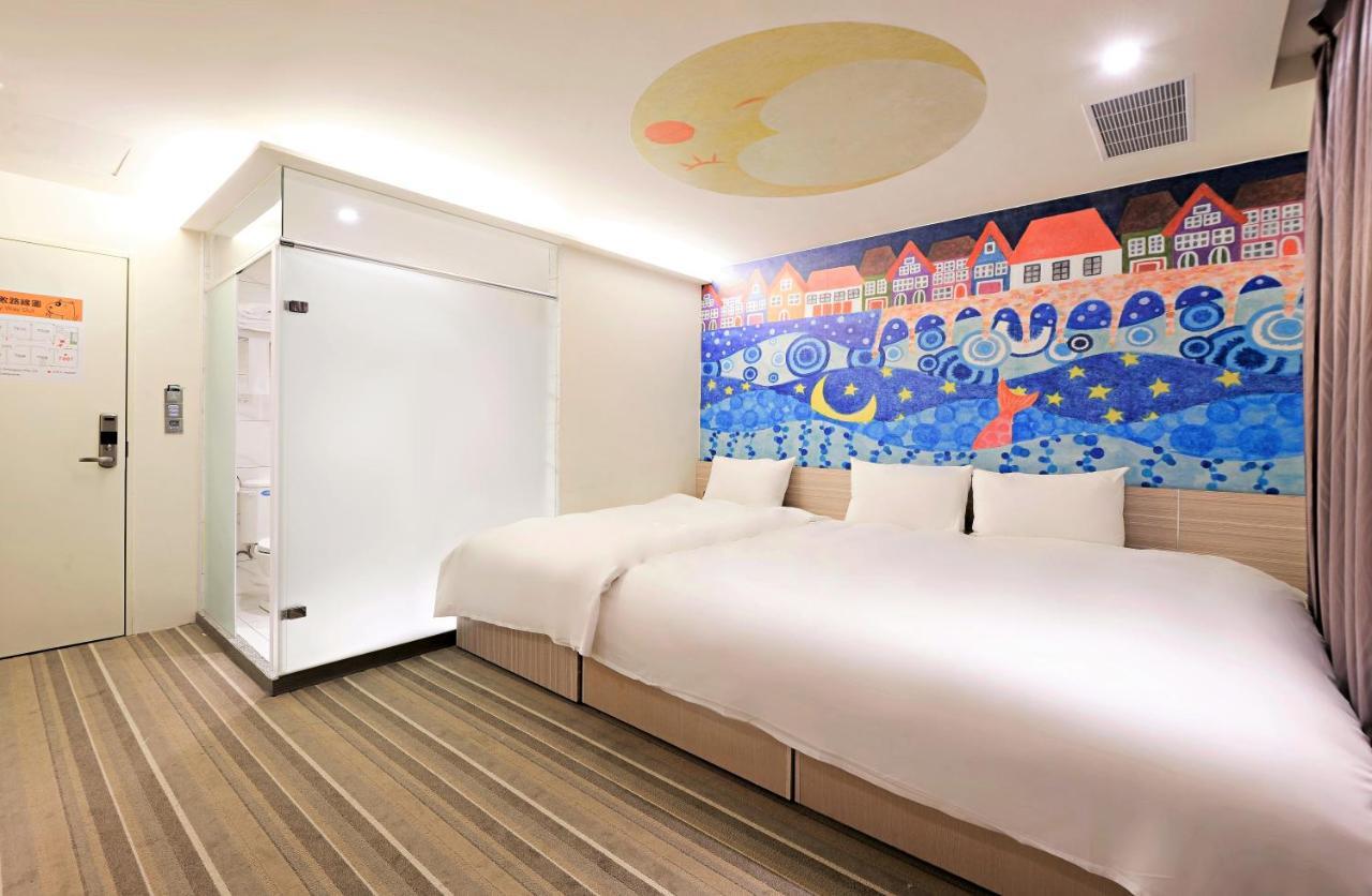Whoops Hotel Тайджун Екстериор снимка
